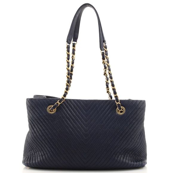 Chanel Medallion Charm Tote Chevron Wrinkled Lambskin Medium Blue - Picture 4 of 9